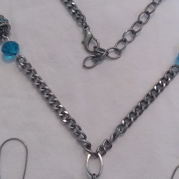 Woman's Necklace and Earring Set Aqua Blue Chrystals Silver Tone - Picture 5 of 7